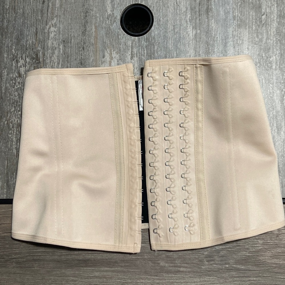 Jackie London Colombian waist trainer